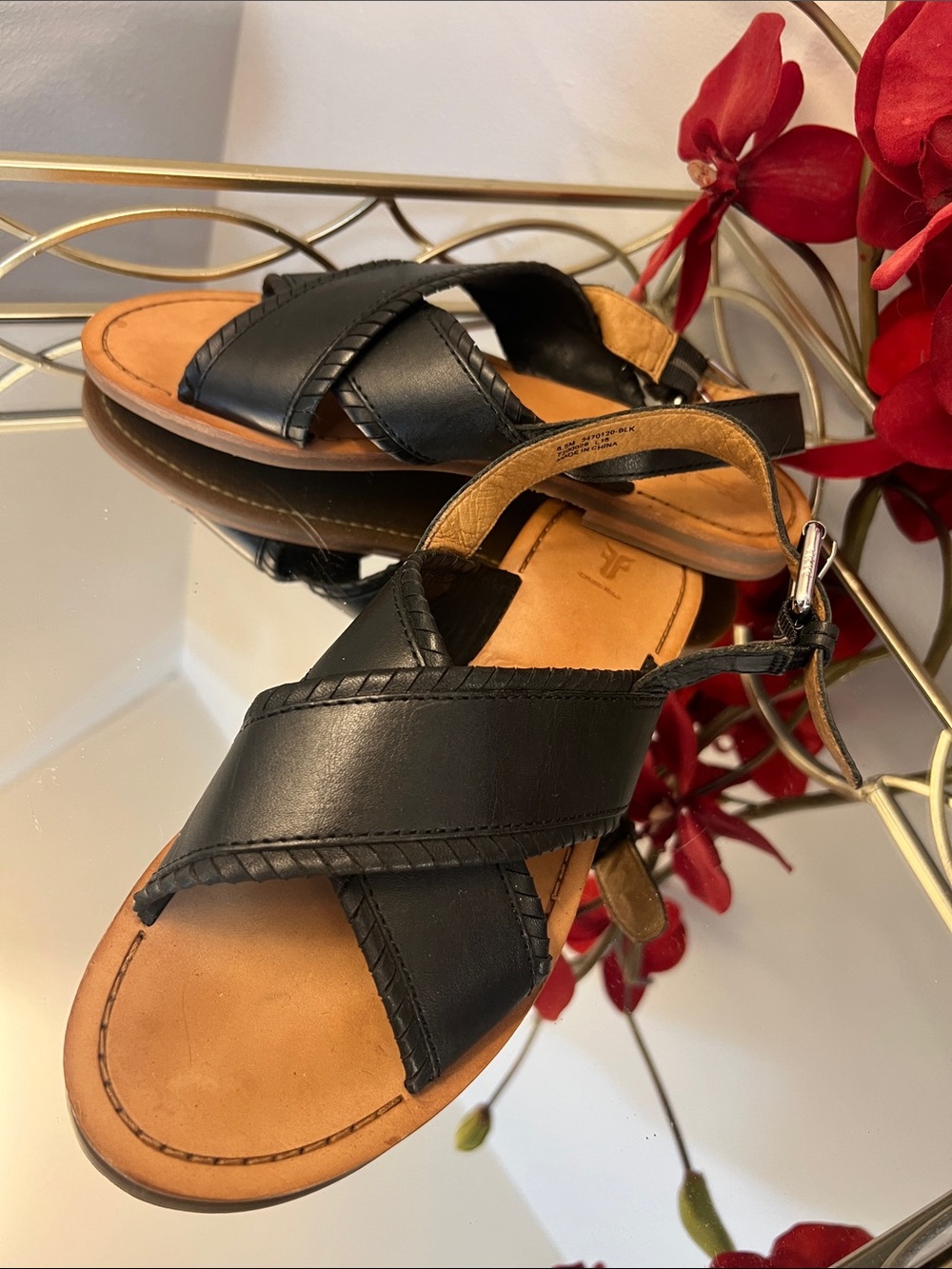 Frye Robin Feather Criss Cross Buckle Anklestrap Sandals Size 8.5